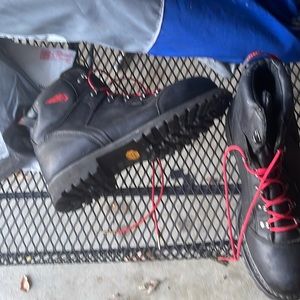 Men’s redwing boots size 13 black red Not using them good for construction/ park